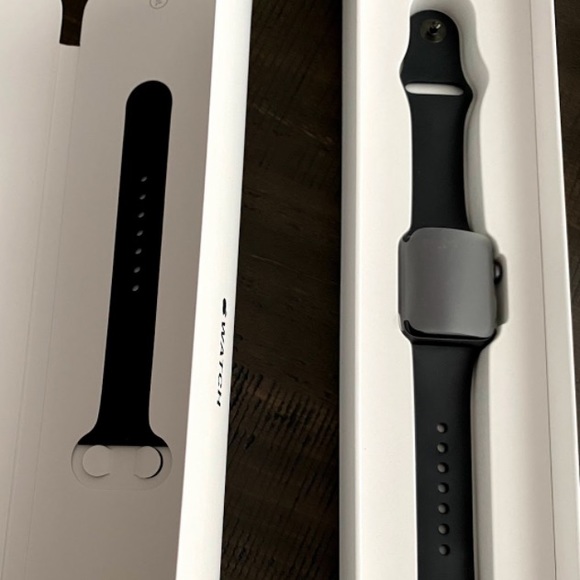 Apple Watch Series 3 - 38mm 👑 BUNDLE! - Picture 4 of 16